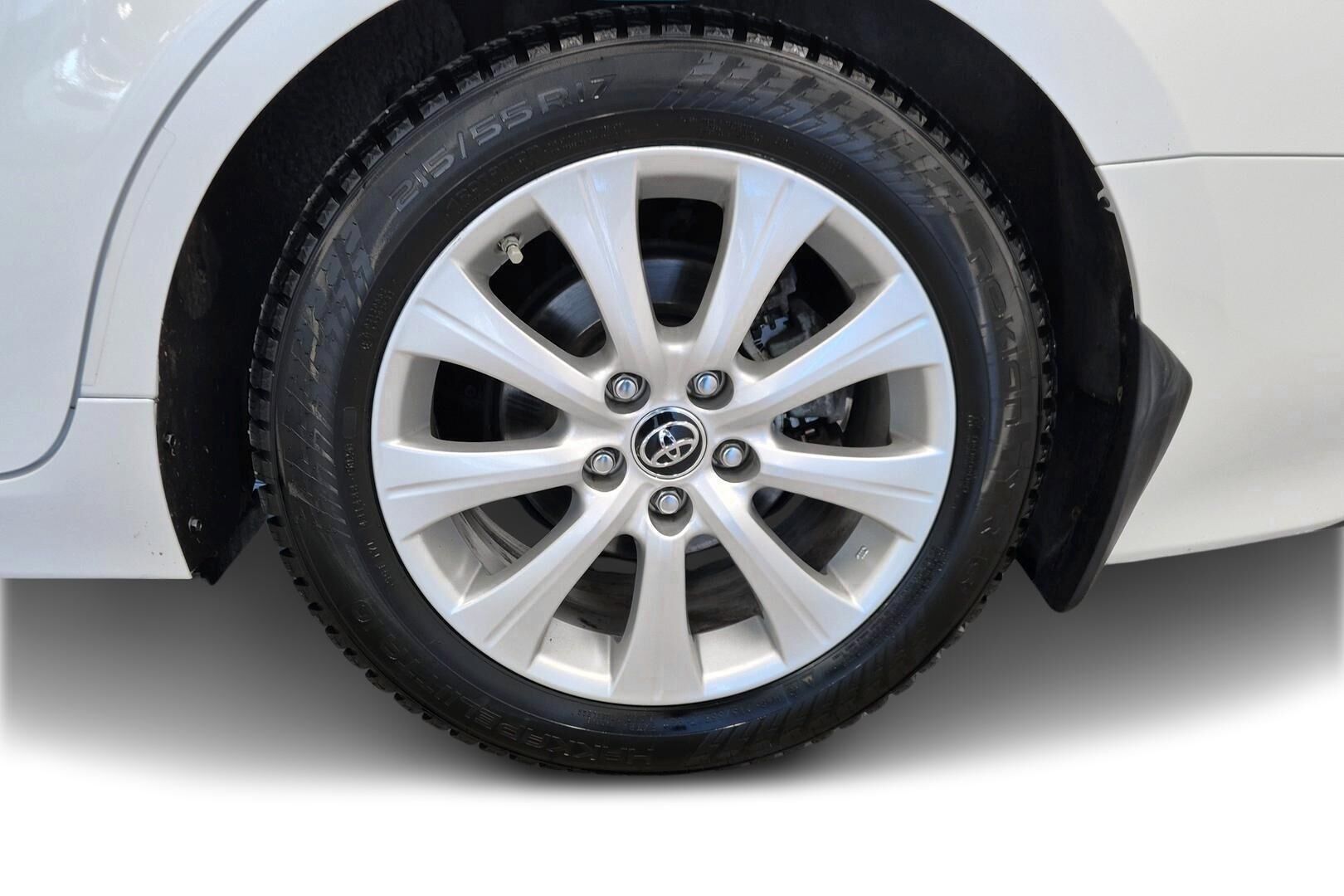 Toyota Camry iso kuva 13