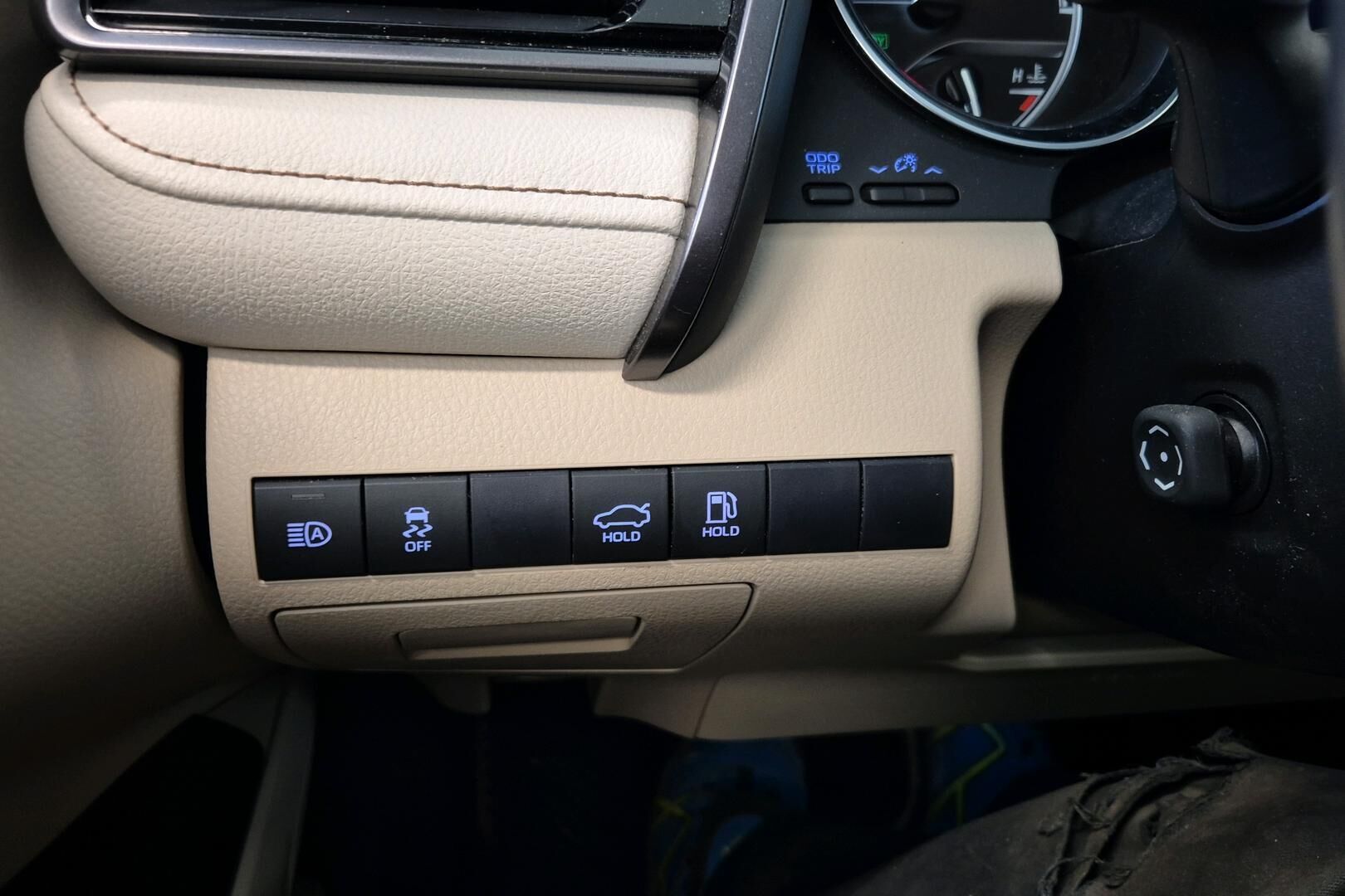 Toyota Camry iso kuva 21