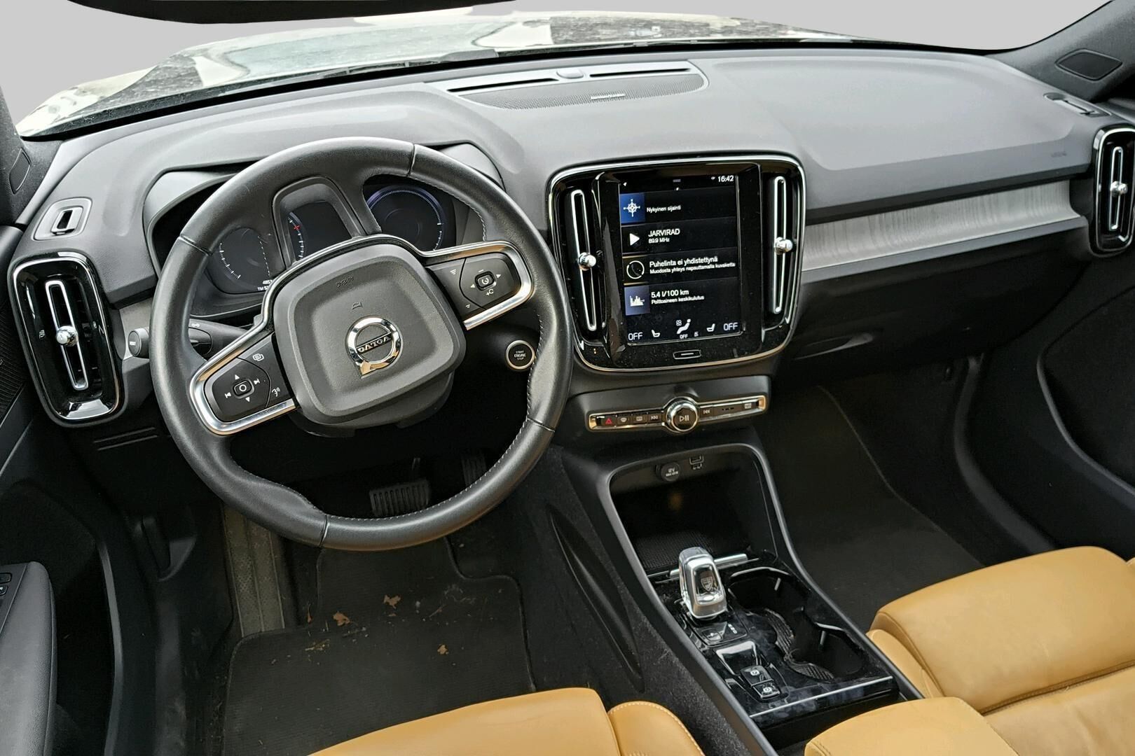 Volvo XC40 iso kuva 2