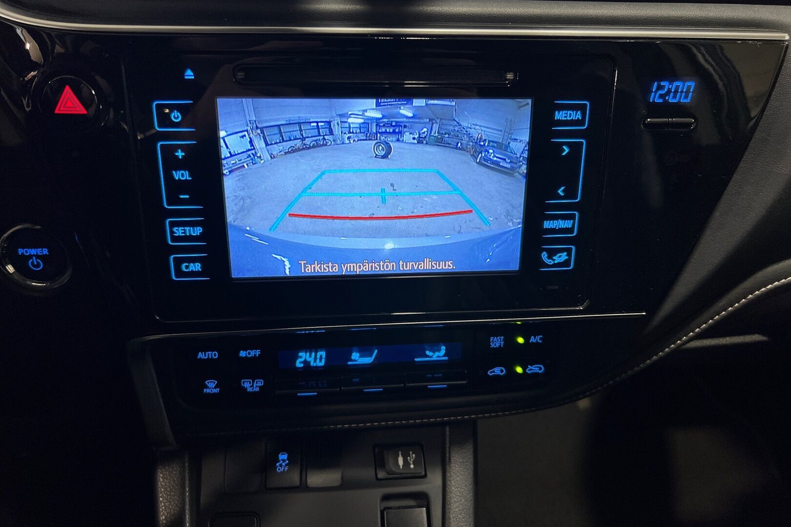 Toyota Auris iso kuva 11