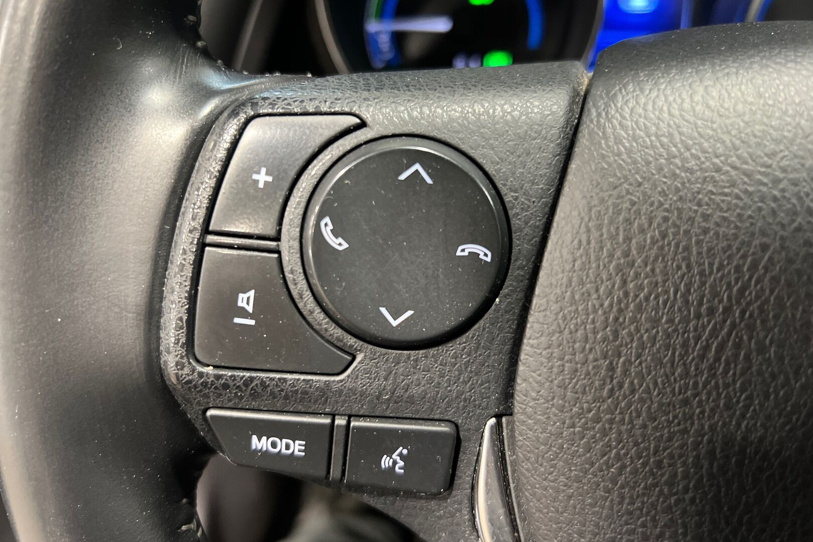 Toyota Auris iso kuva 13
