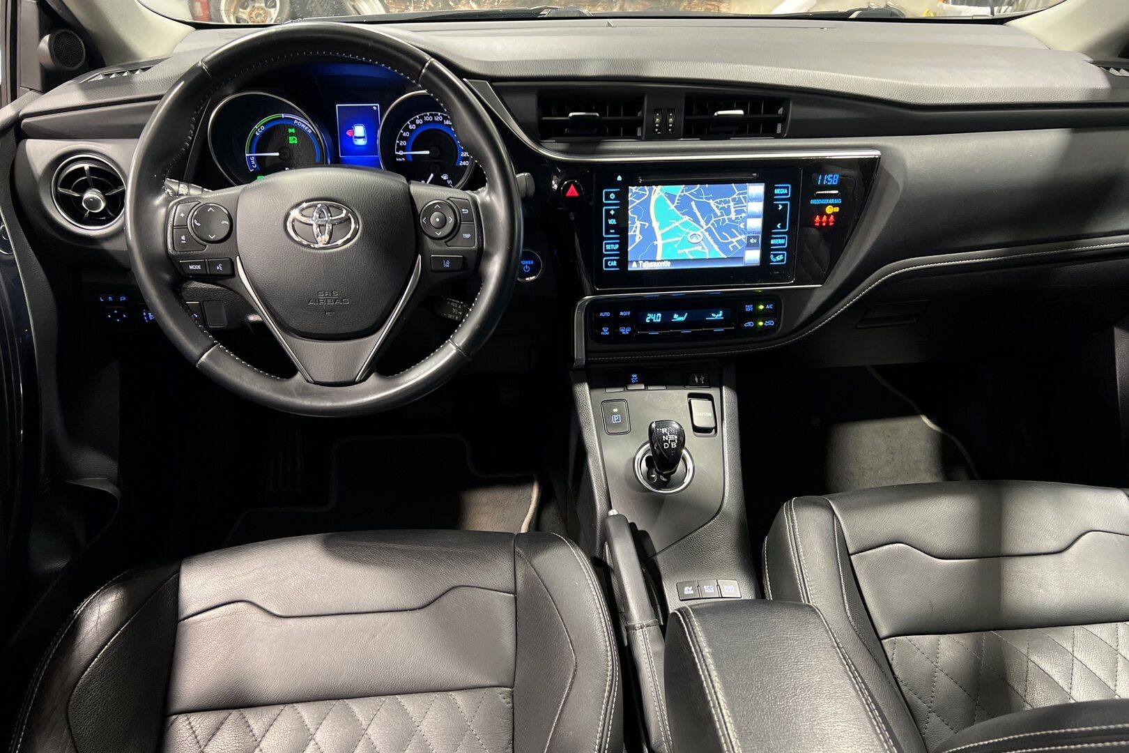 Toyota Auris iso kuva 15