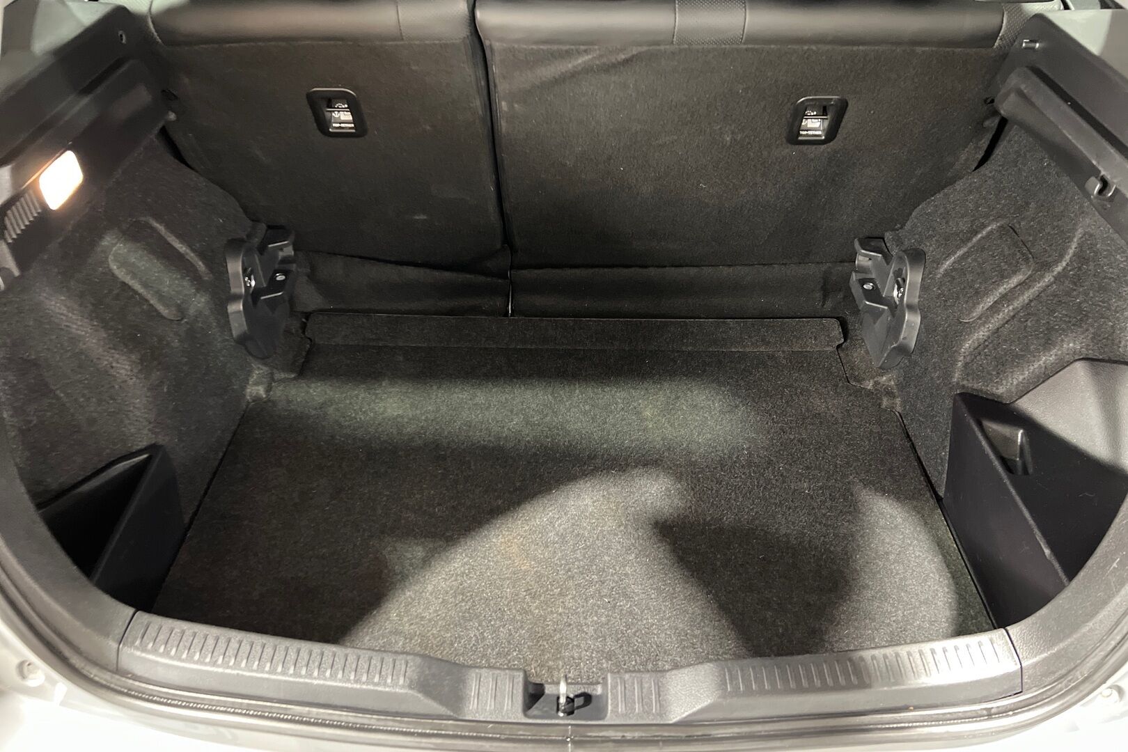 Toyota Auris iso kuva 5