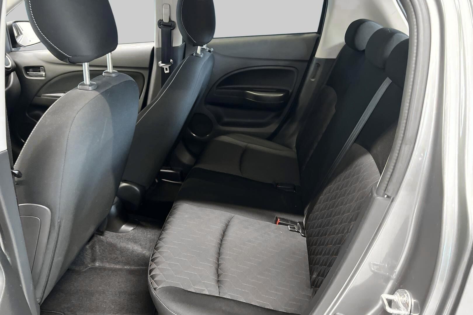 Mitsubishi Space Star iso kuva 10