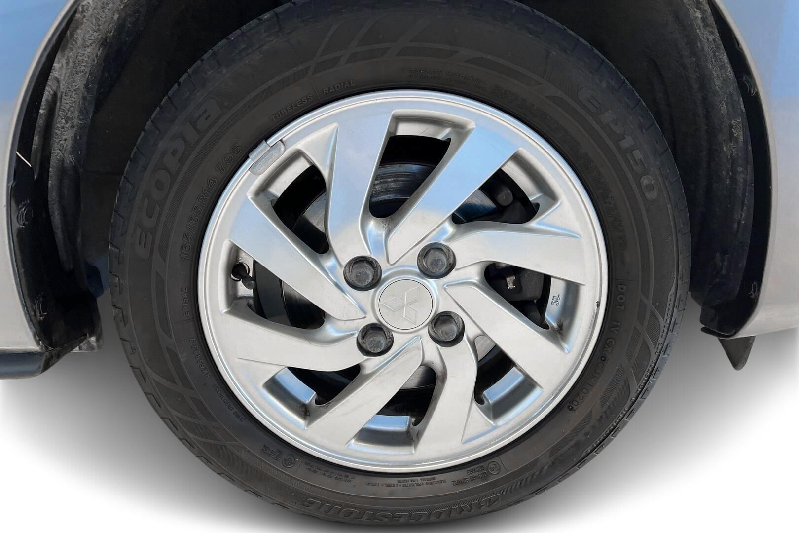 Mitsubishi Space Star iso kuva 12
