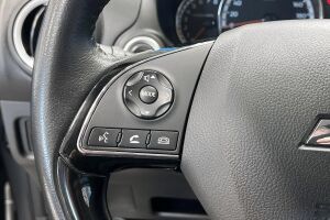 Mitsubishi Space Star esikatselu 17