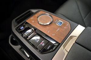 BMW iX esikatselu 17