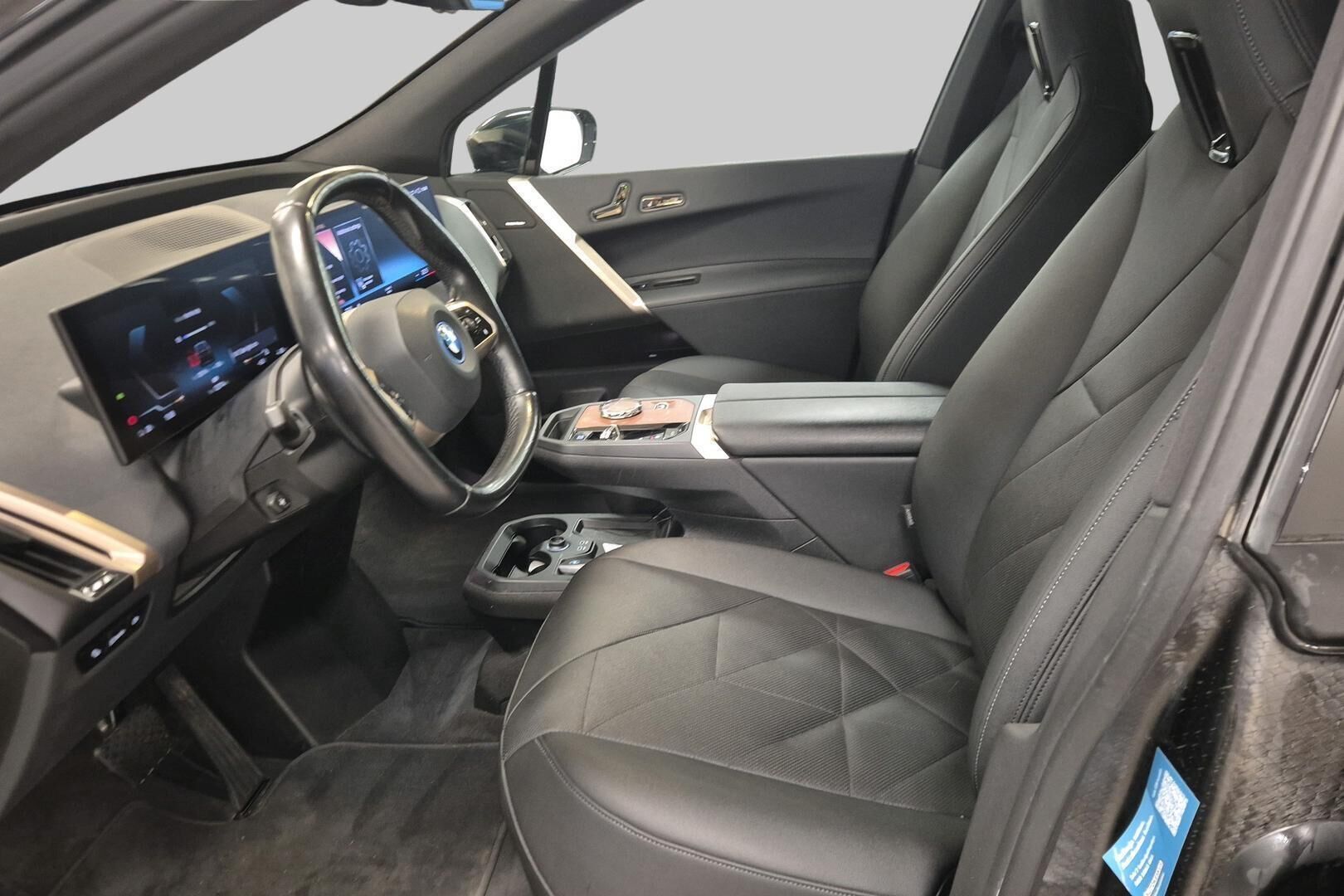 BMWi iX iso kuva 9