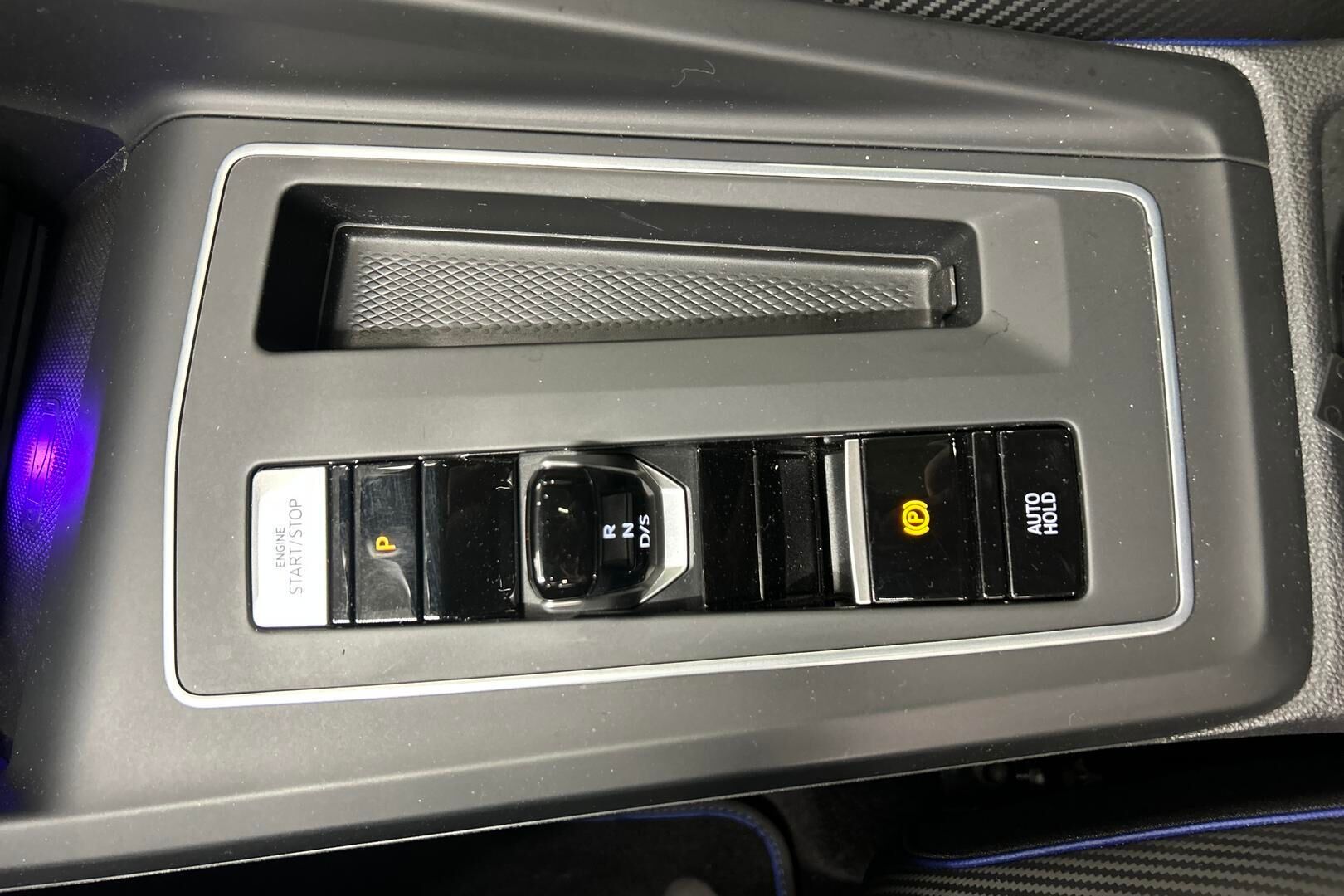 Volkswagen Golf iso kuva 14