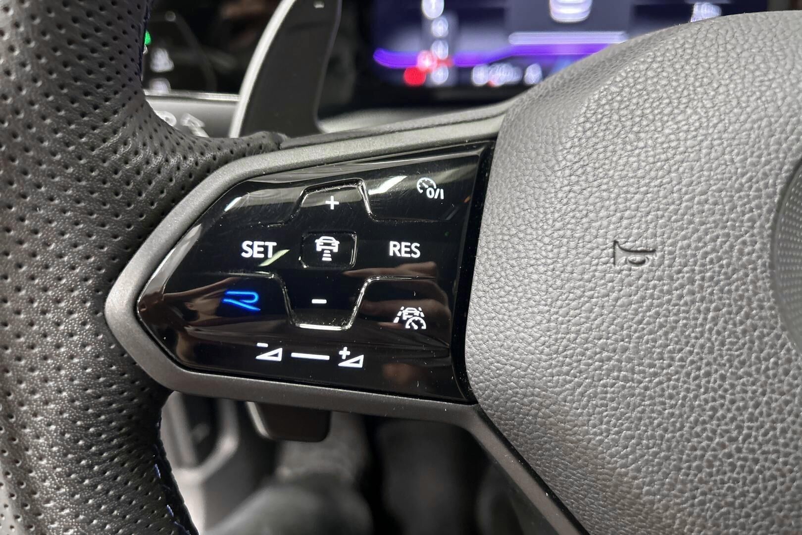 Volkswagen Golf iso kuva 17