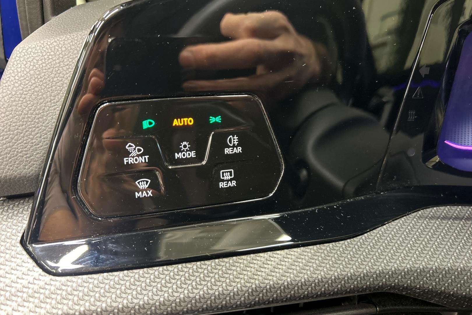 Volkswagen Golf iso kuva 18