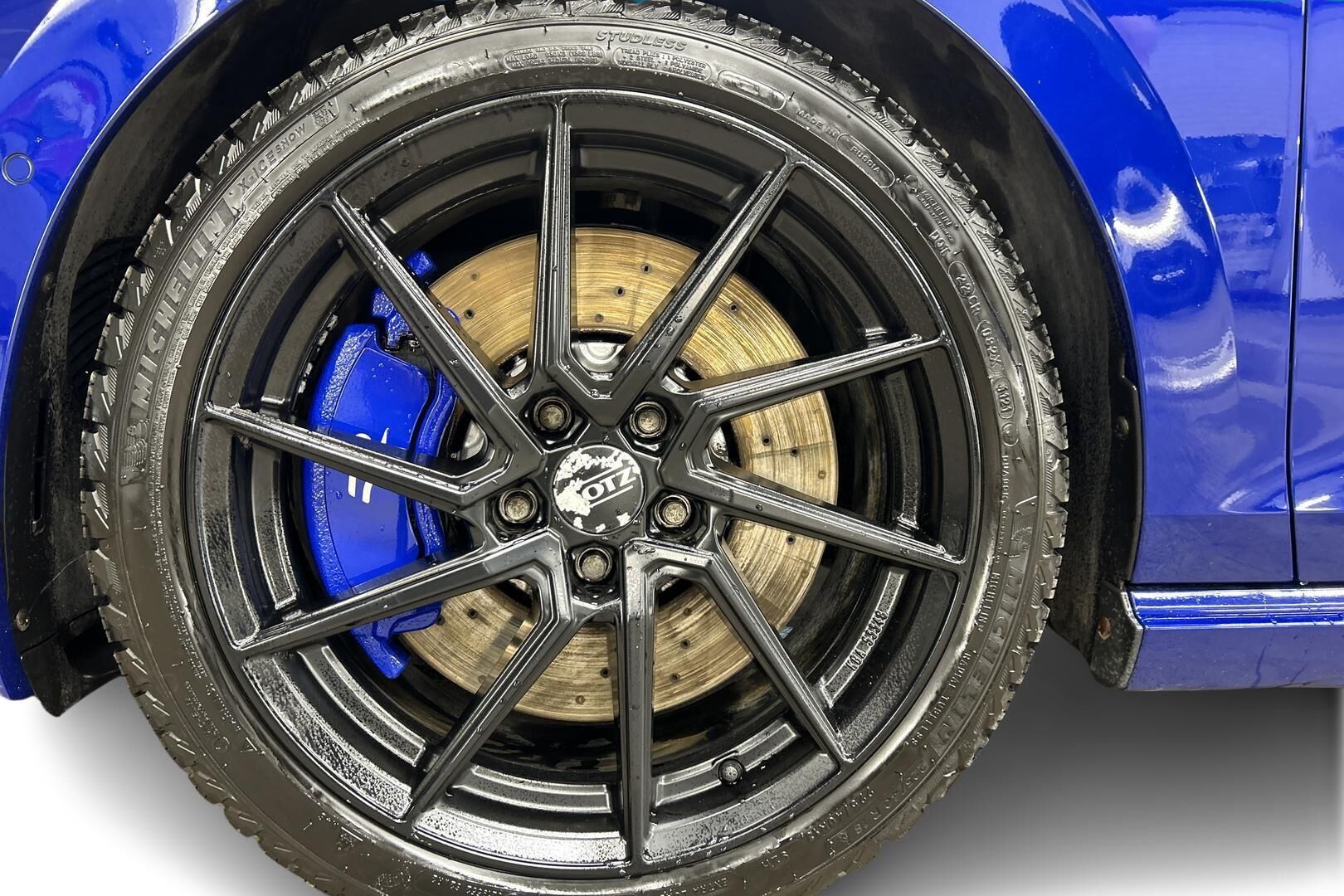 Volkswagen Golf iso kuva 19