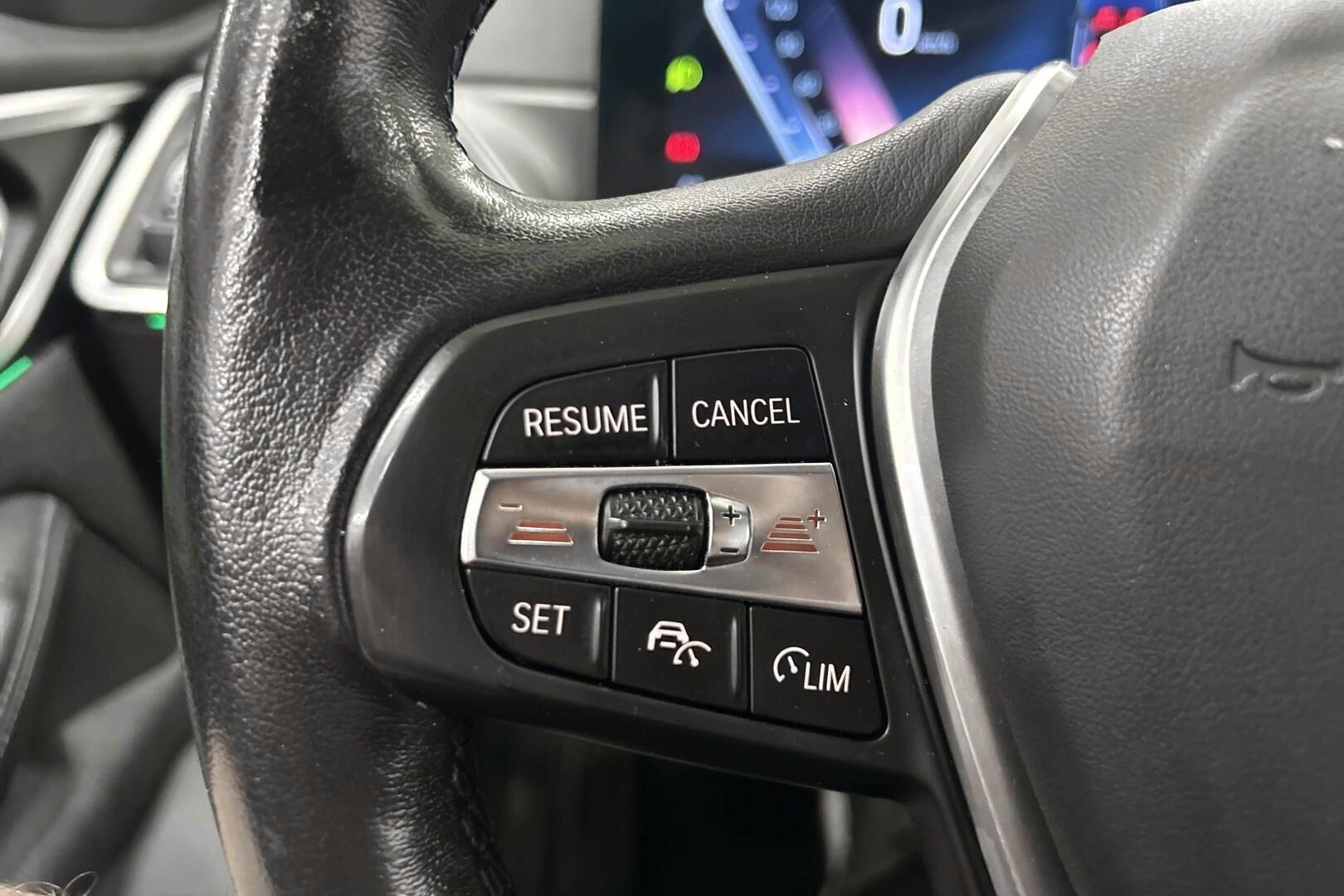 BMW i4 iso kuva 15