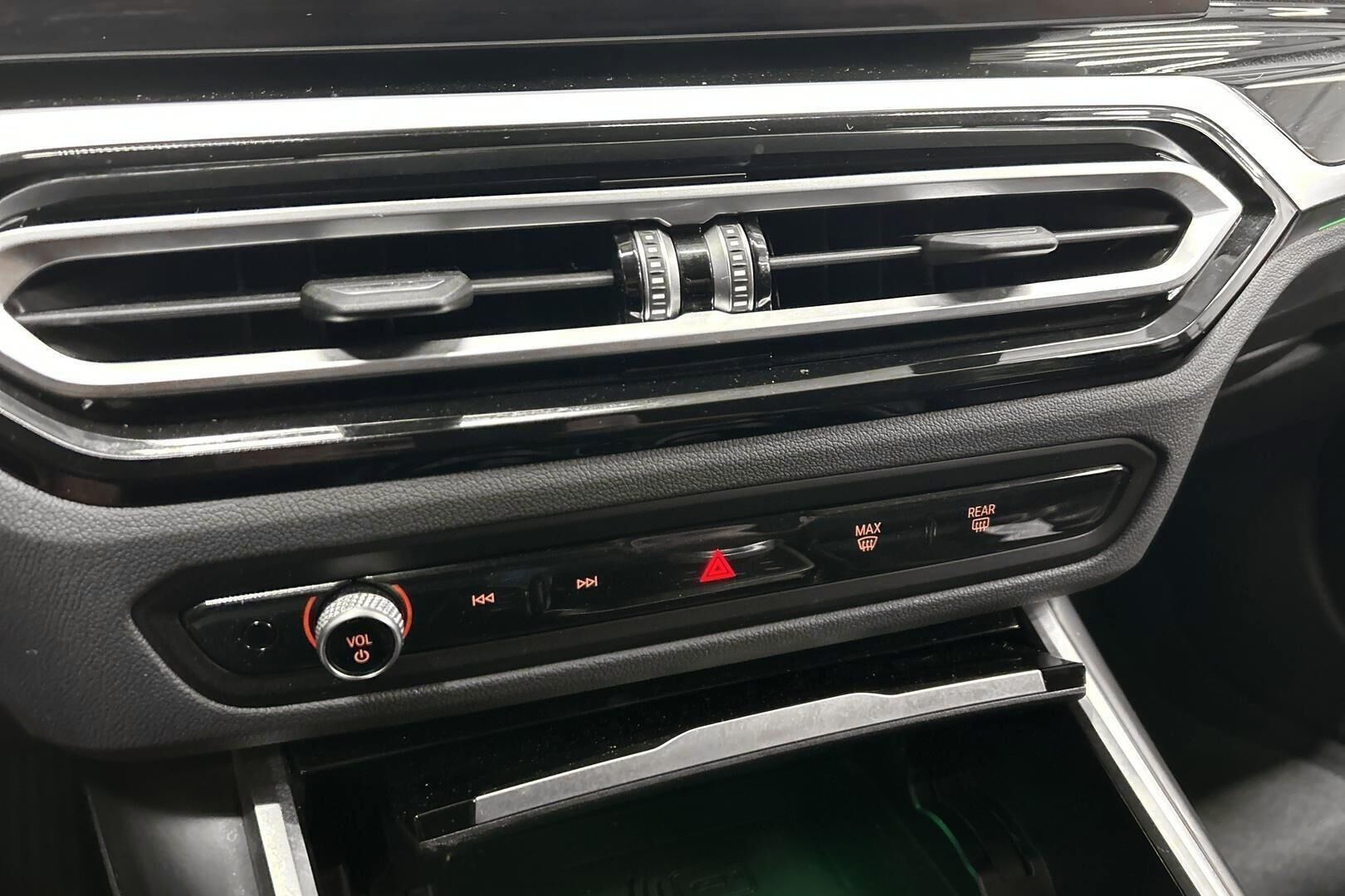 BMW i4 iso kuva 19