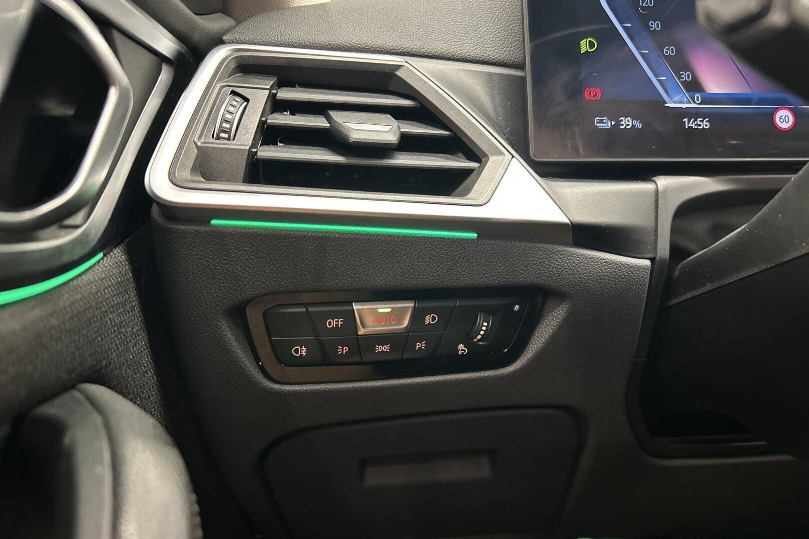BMW i4 iso kuva 21