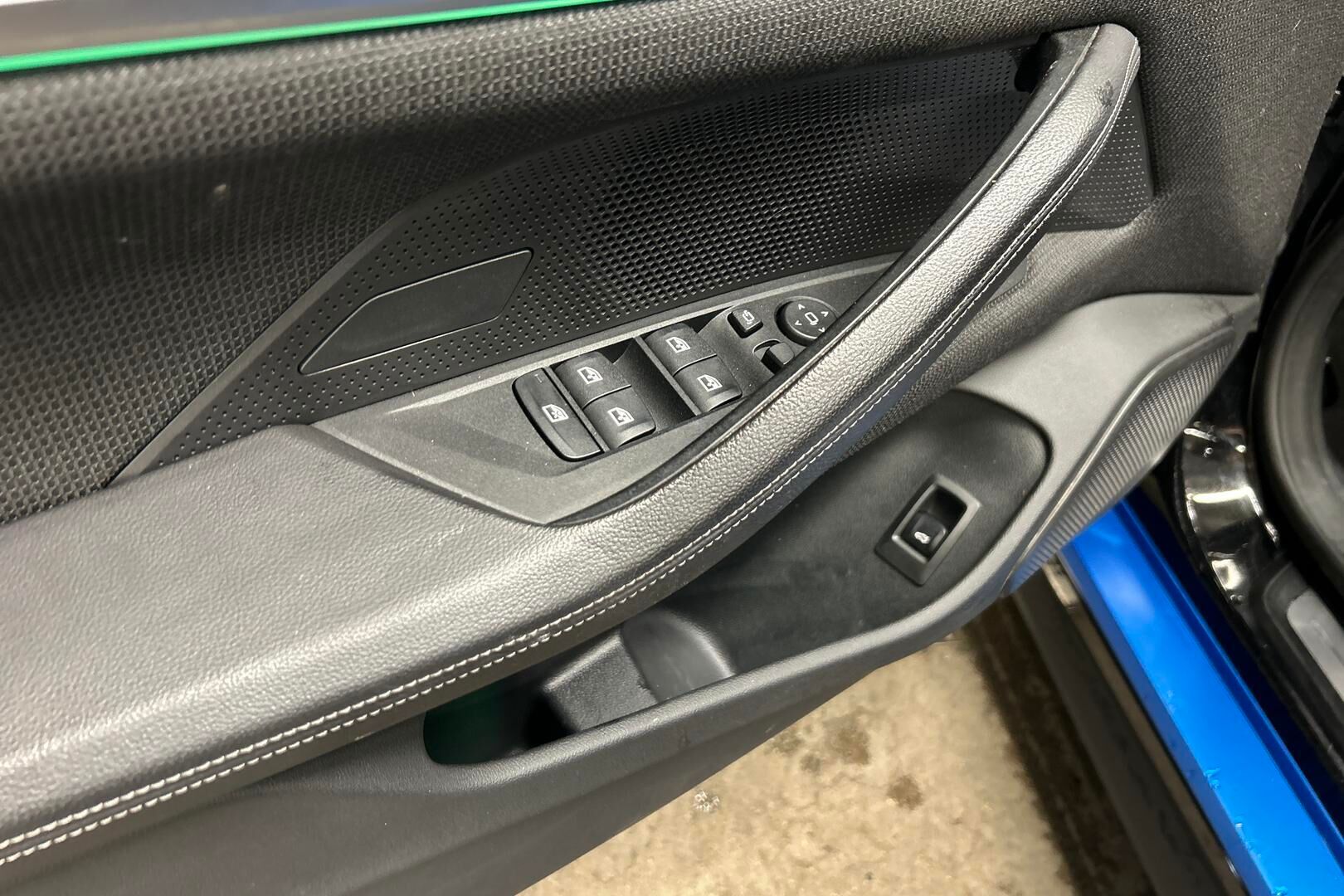 BMW i4 iso kuva 22