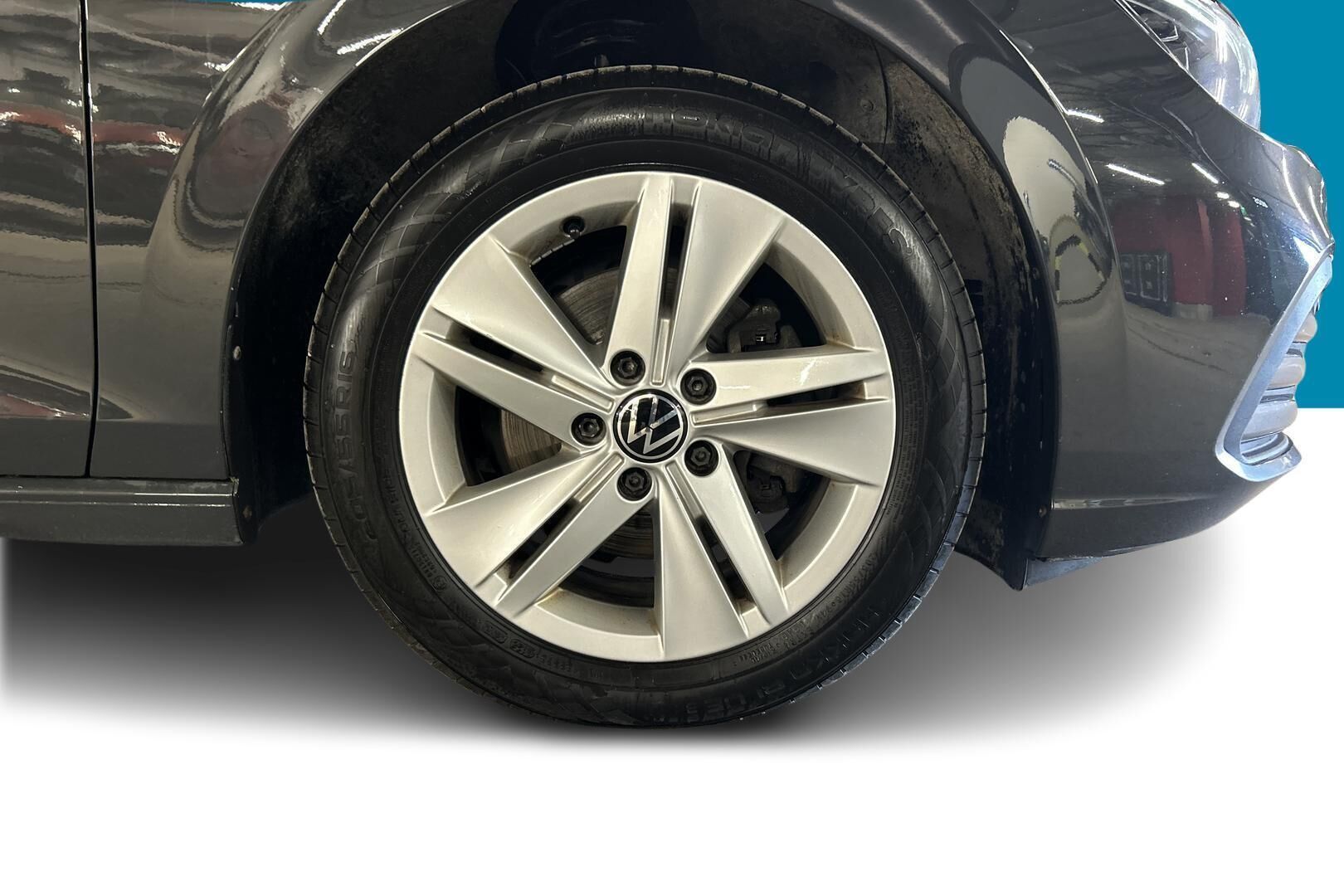 Volkswagen Golf iso kuva 12