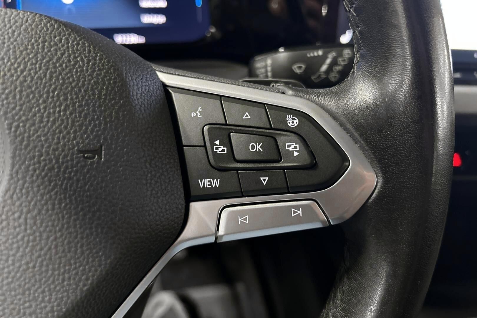 Volkswagen Golf iso kuva 15