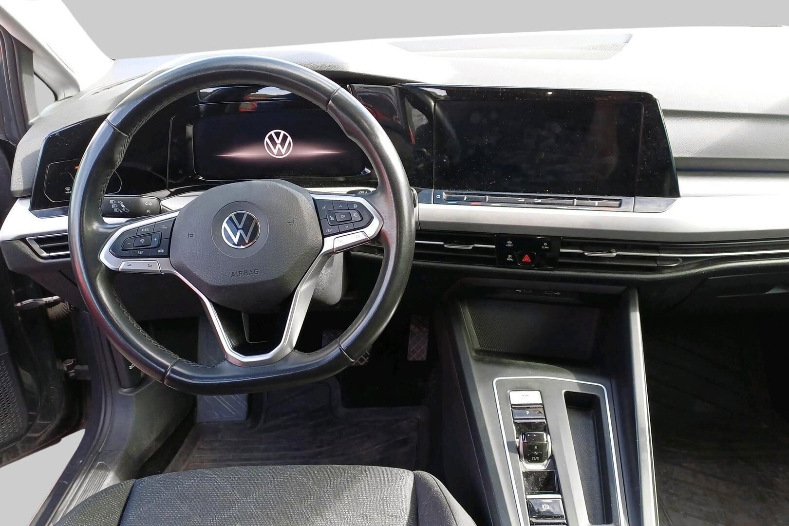 Volkswagen Golf iso kuva 2