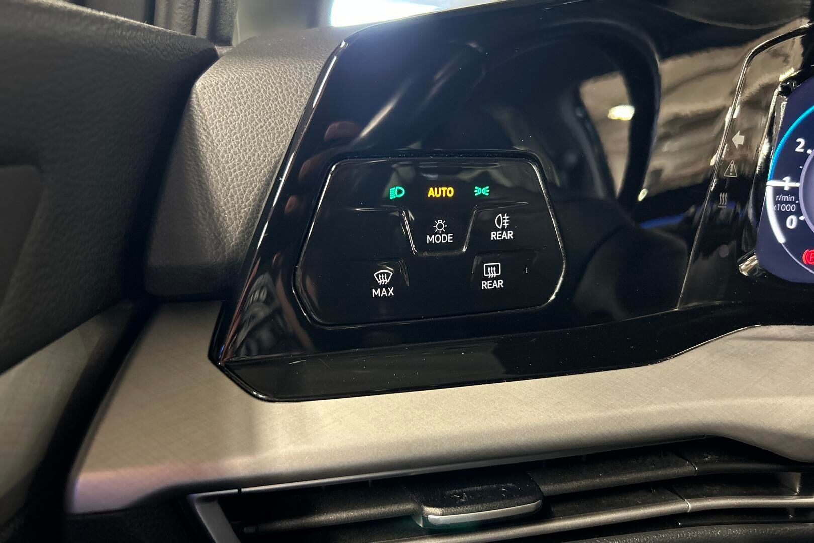 Volkswagen Golf iso kuva 19
