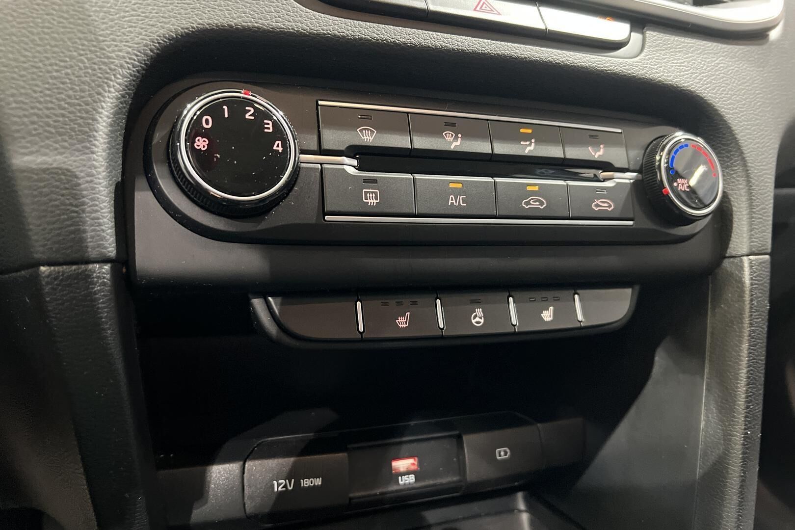 Kia Ceed iso kuva 17
