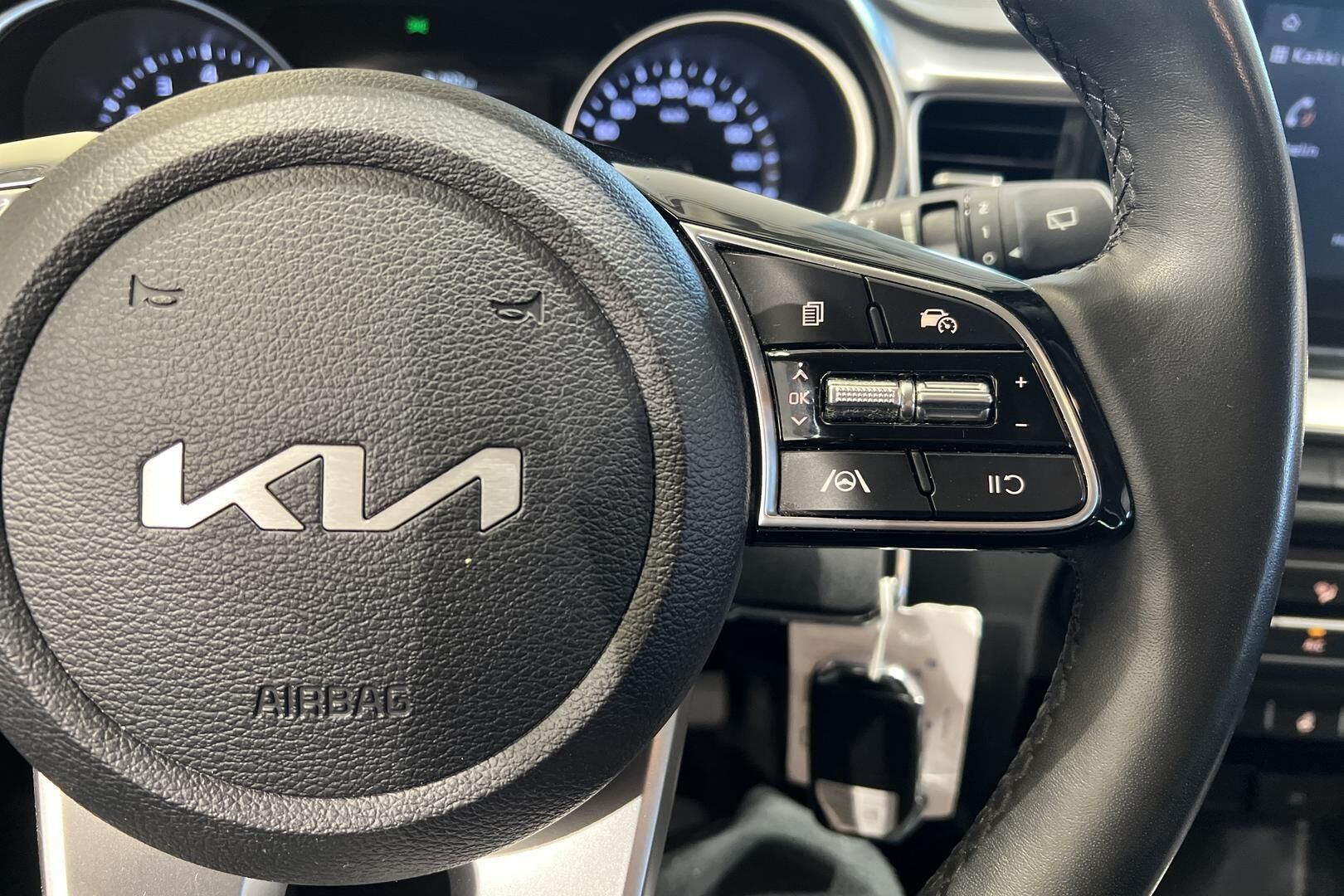 Kia Ceed iso kuva 20