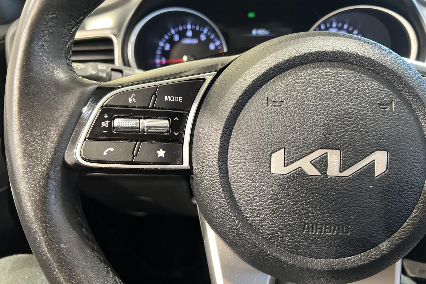 Kia Ceed iso kuva 21