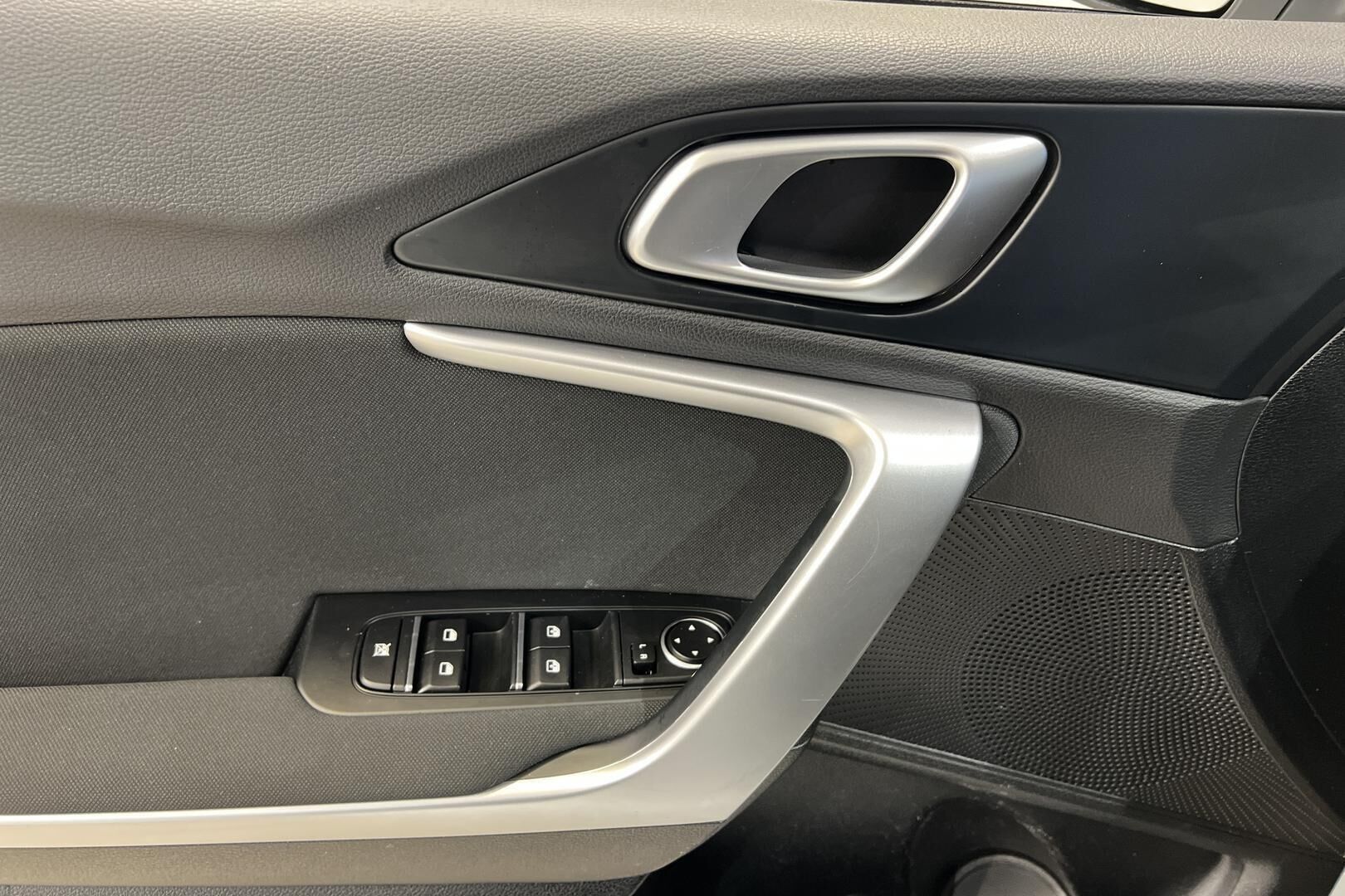 Kia Ceed iso kuva 23