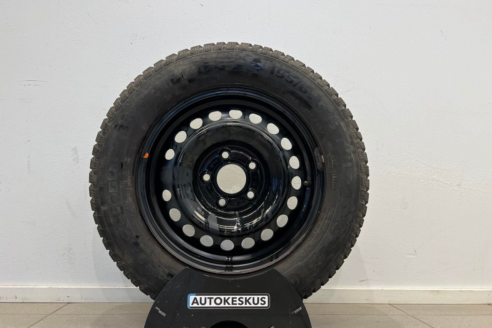 Kia Ceed iso kuva 24