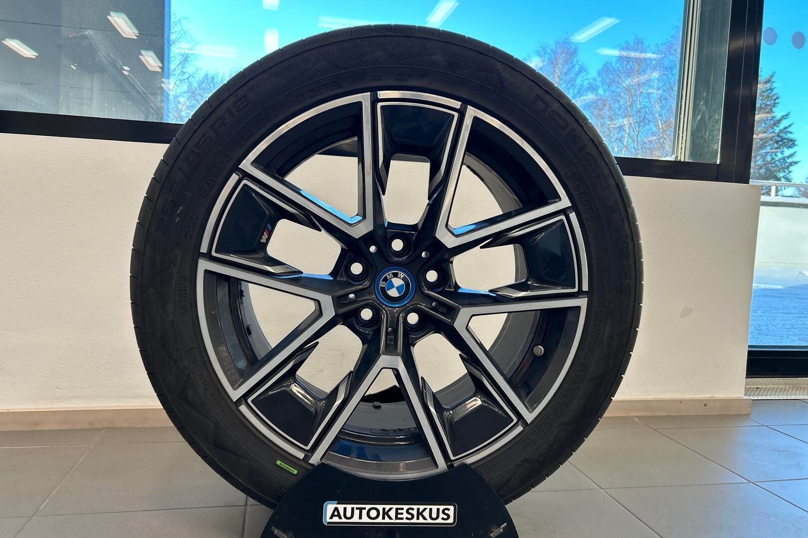 BMW i4 M50 iso kuva 13