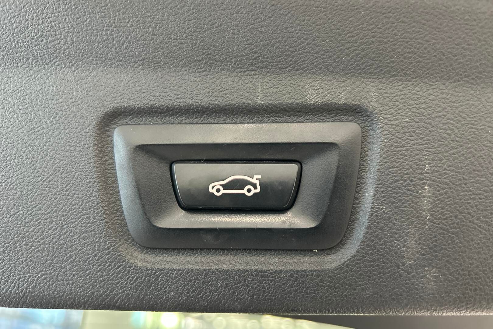 BMW i4 M50 iso kuva 19