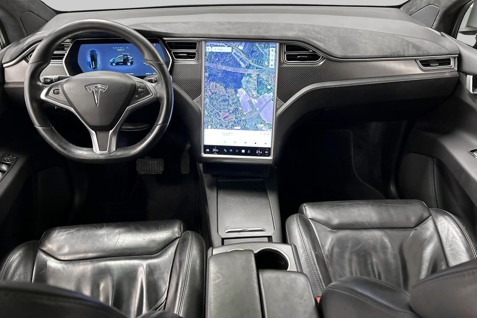 Tesla Model X iso kuva 9