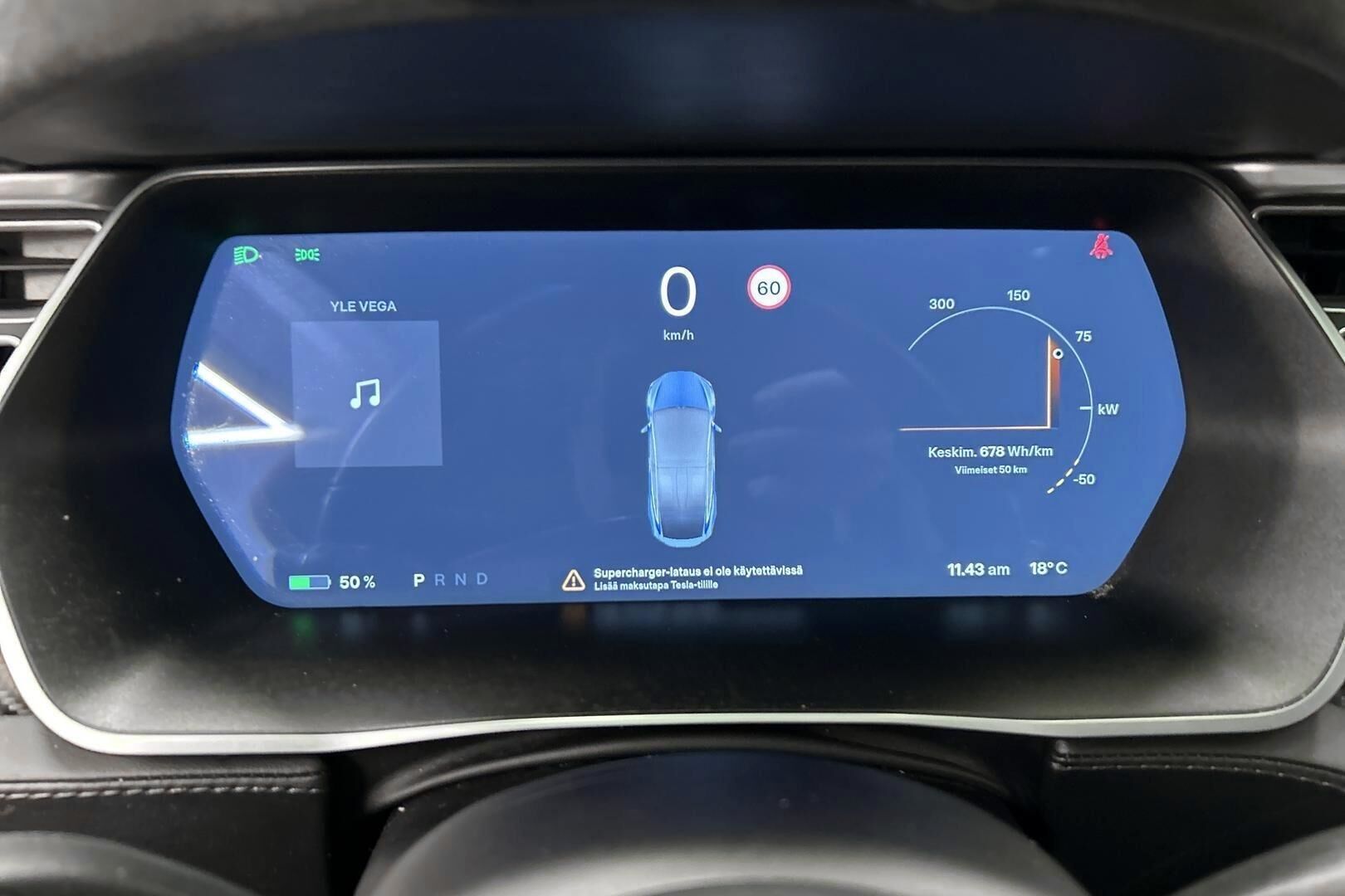 Tesla Model X iso kuva 22