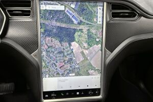 Tesla Model X esikatselu 12