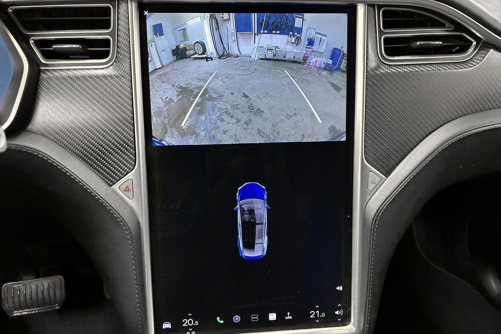 Tesla Model X iso kuva 15