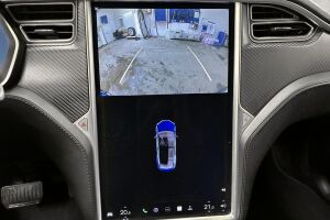Tesla Model X esikatselu 15