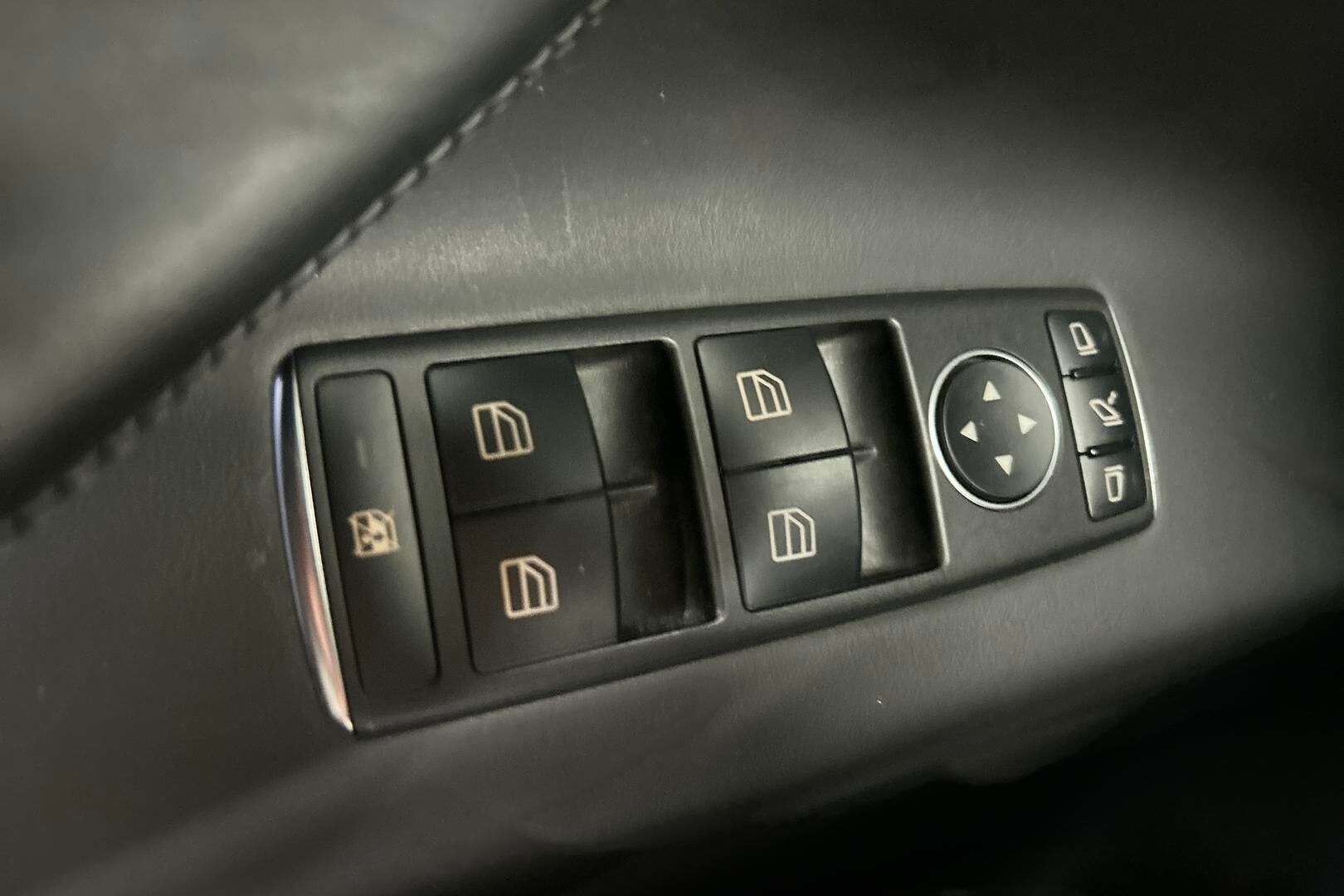 Tesla Model X iso kuva 16