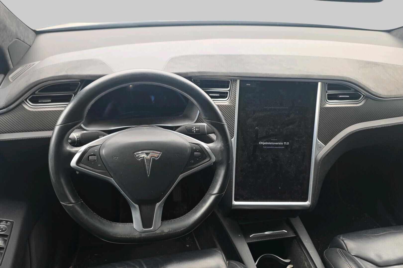 Tesla Model X iso kuva 2