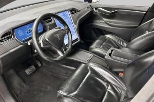 Tesla Model X esikatselu 7