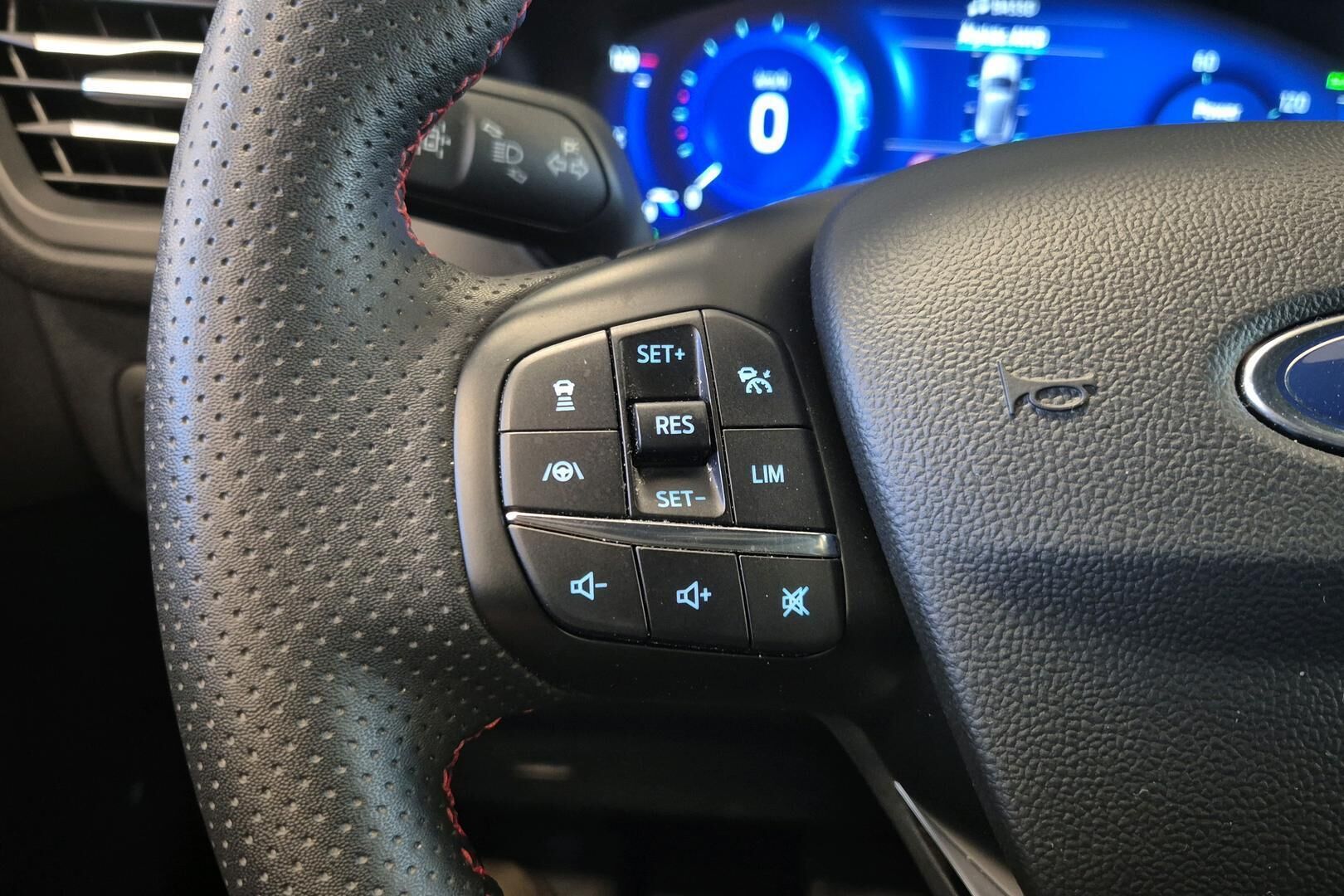 Ford Kuga iso kuva 17