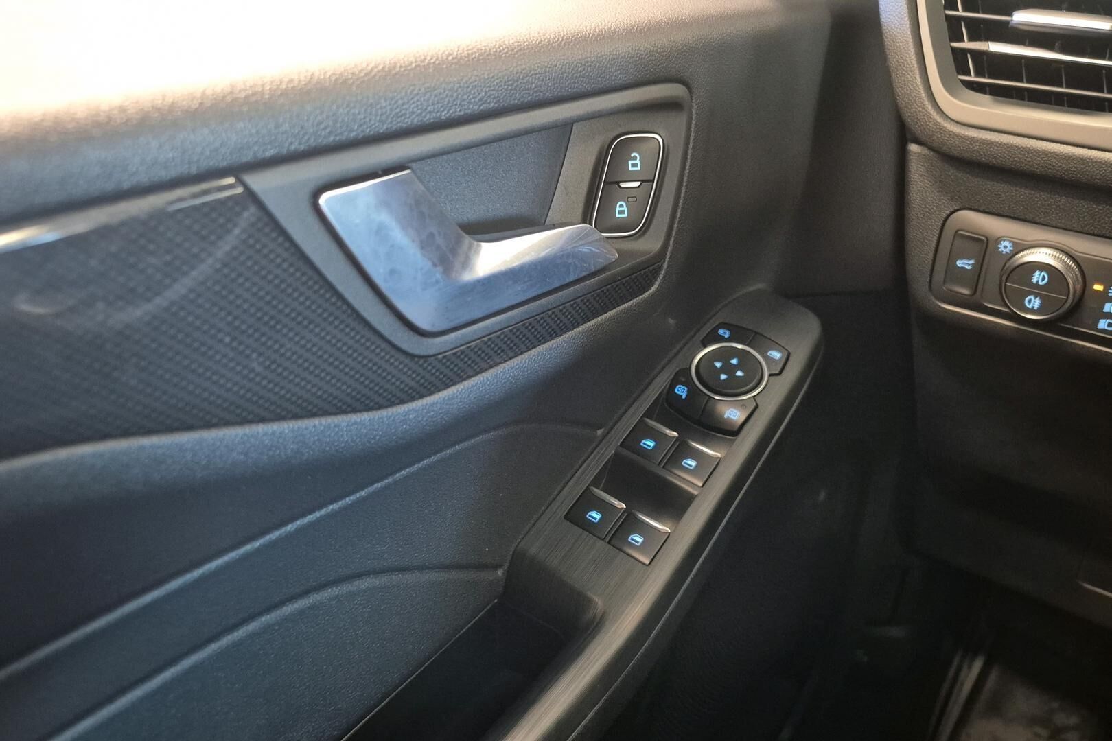 Ford Kuga iso kuva 18
