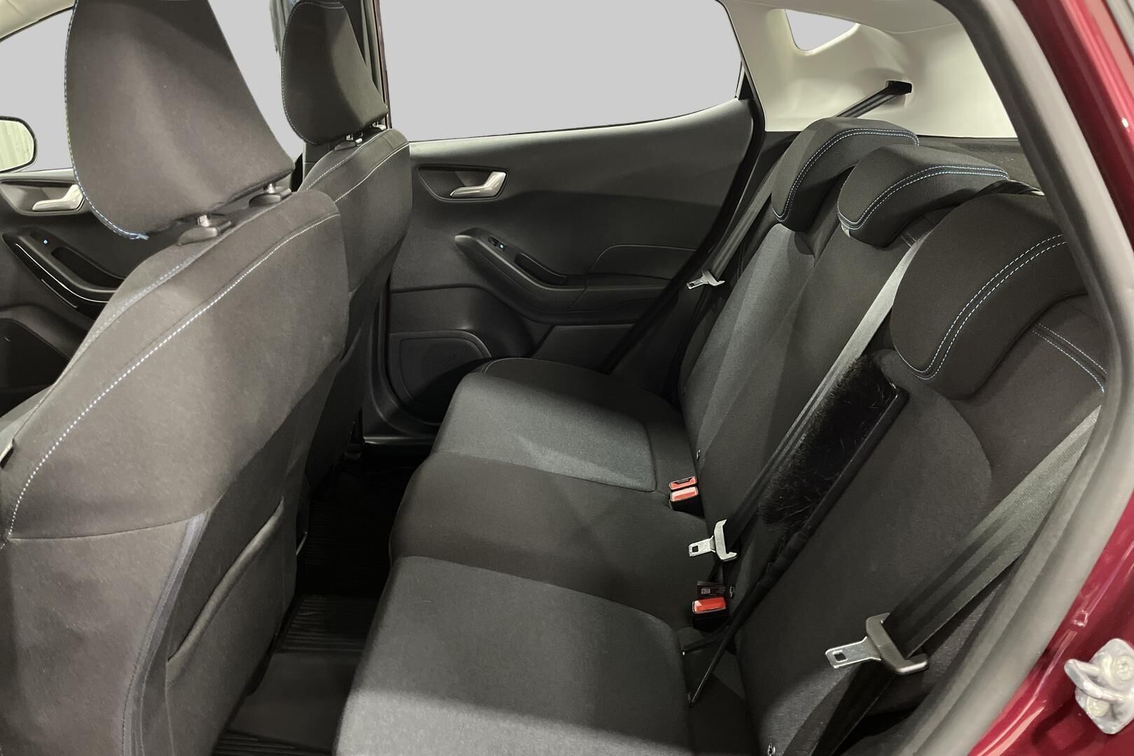 Ford Fiesta iso kuva 8