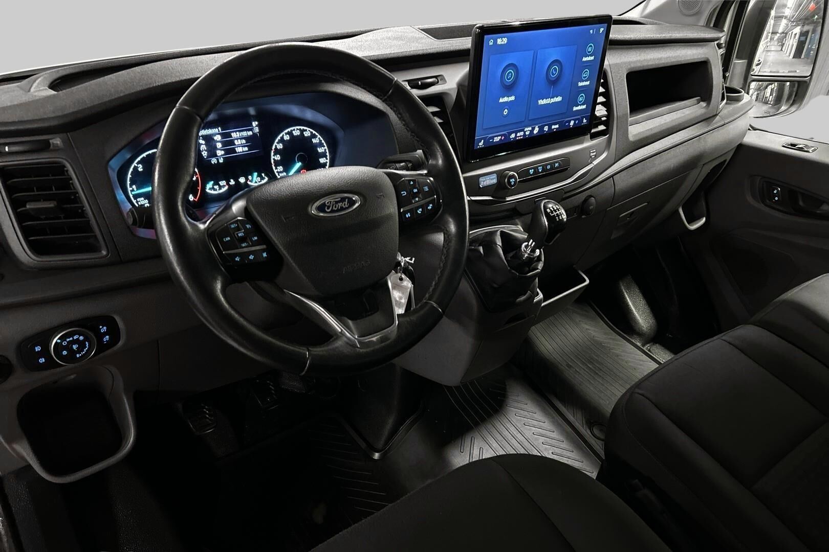 Ford Transit iso kuva 10