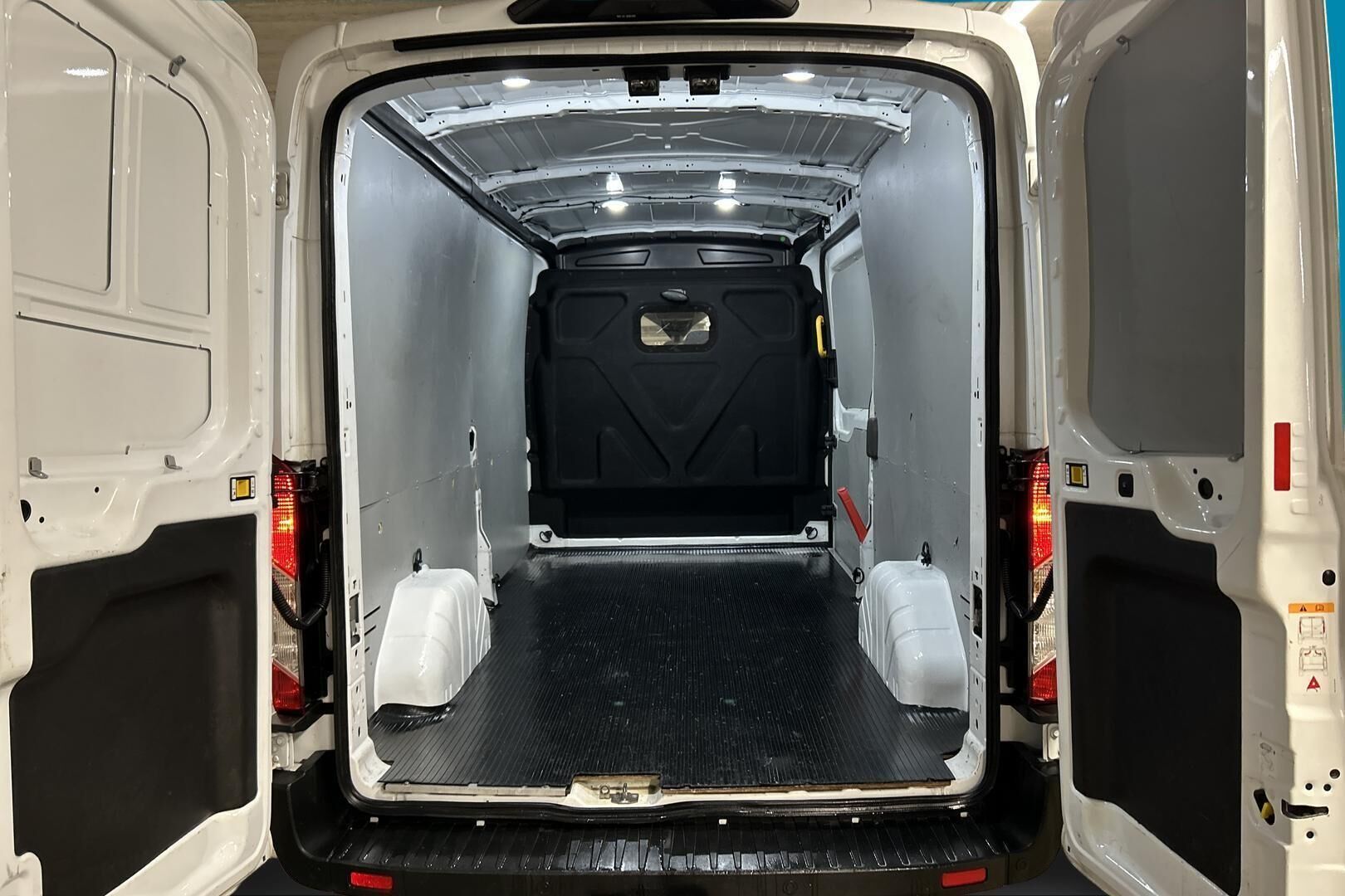 Ford Transit iso kuva 11