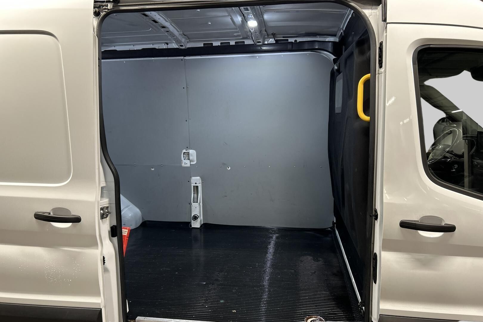 Ford Transit iso kuva 13