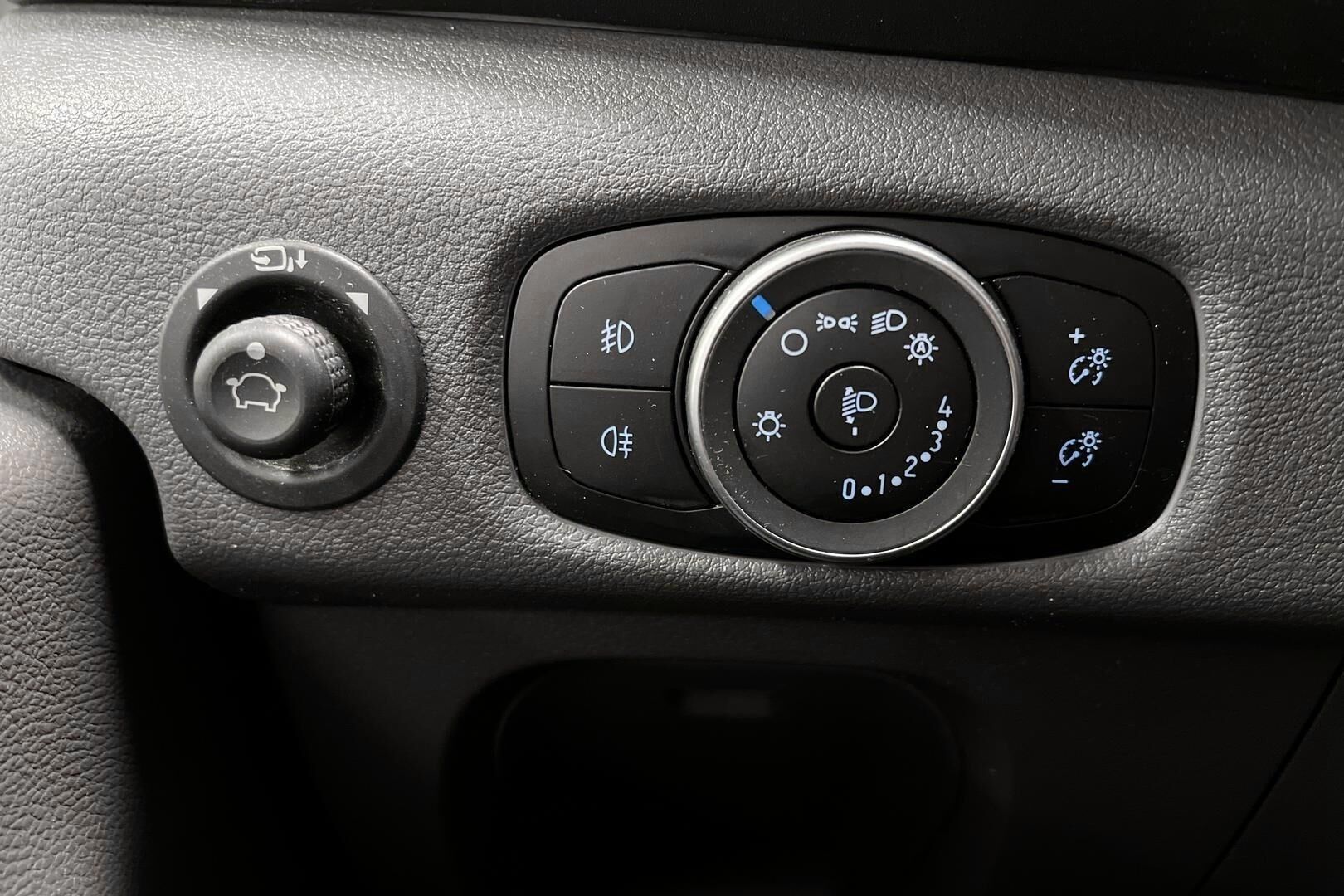 Ford Transit iso kuva 19