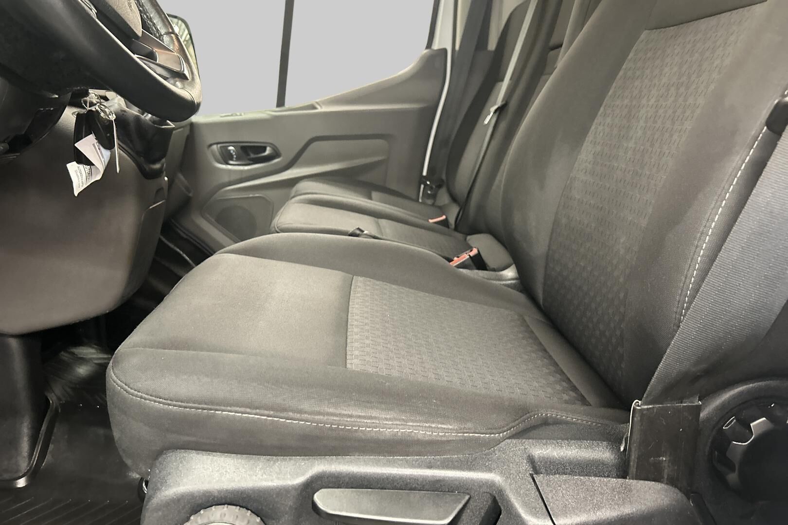 Ford Transit iso kuva 10