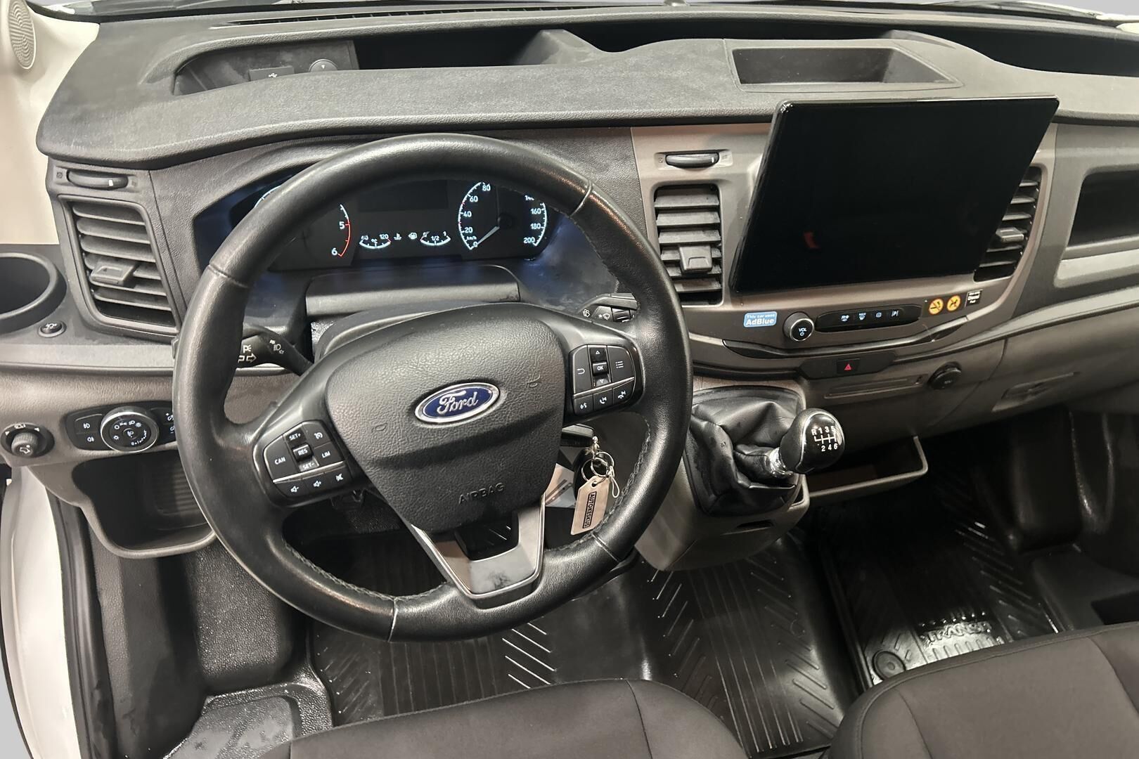 Ford Transit iso kuva 11