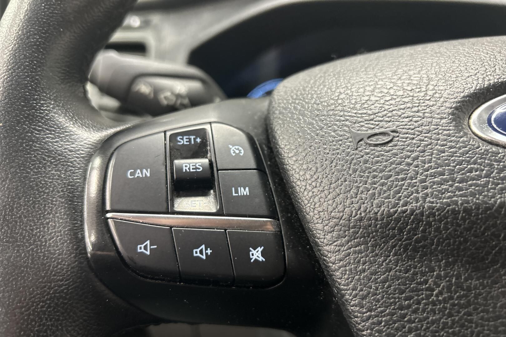 Ford Transit iso kuva 13