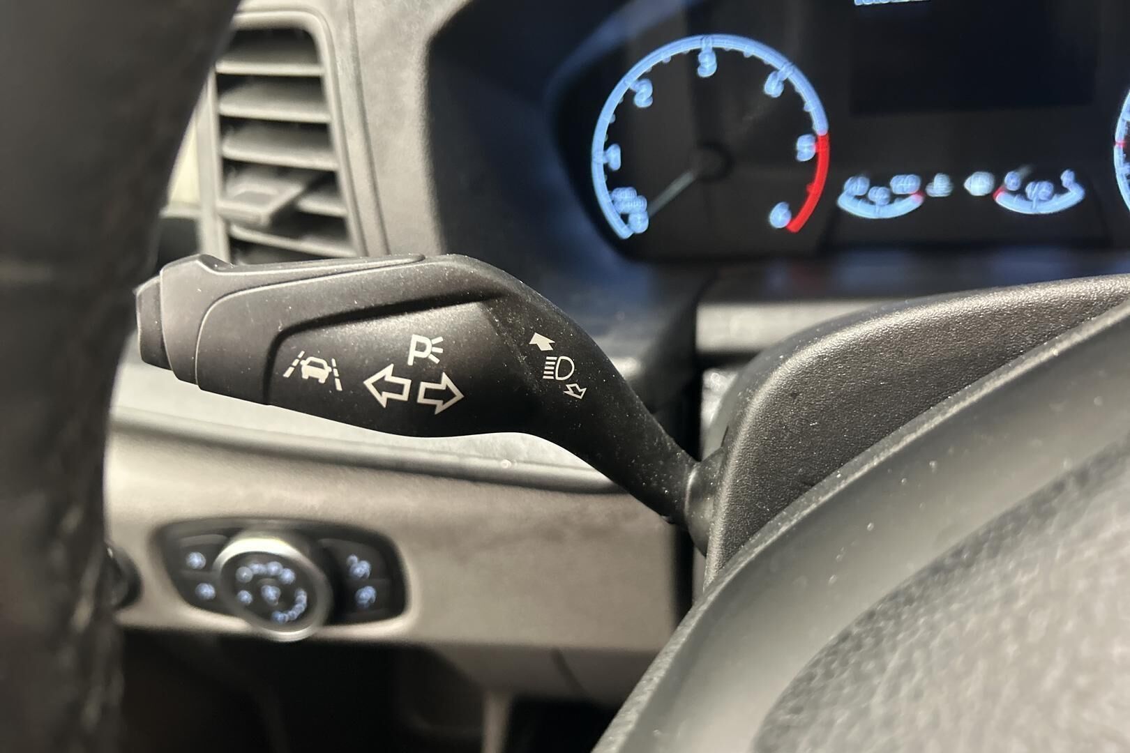 Ford Transit iso kuva 19